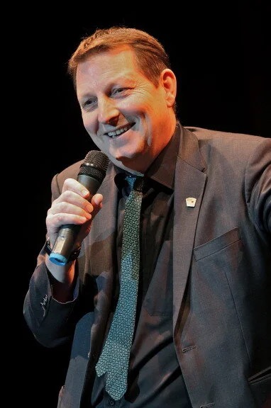 Otiz Cannelloni - comedy magician and master of understated absurdity